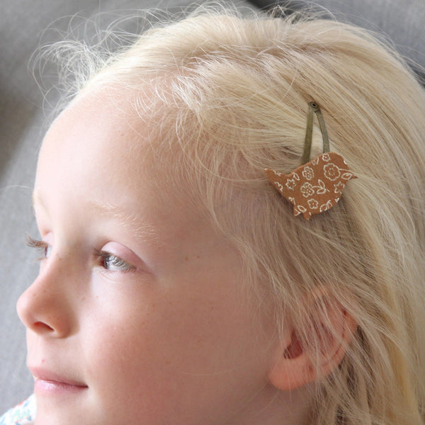 Barrette clic-clac cuir Piou fleuri - Vanille Coton
