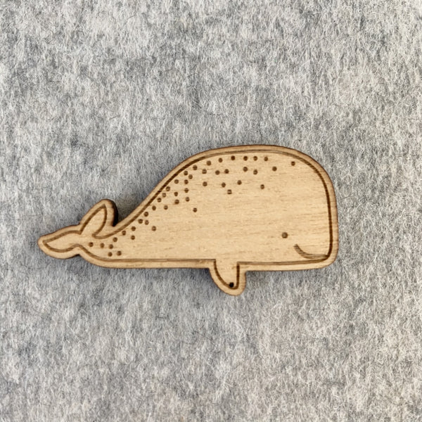 Broche gravée en bois - Vanille Coton